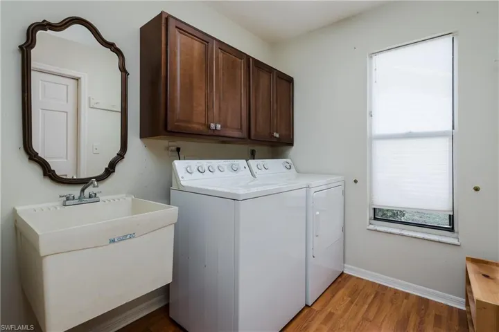1268  Foxfire  LN, Naples, FL 34104