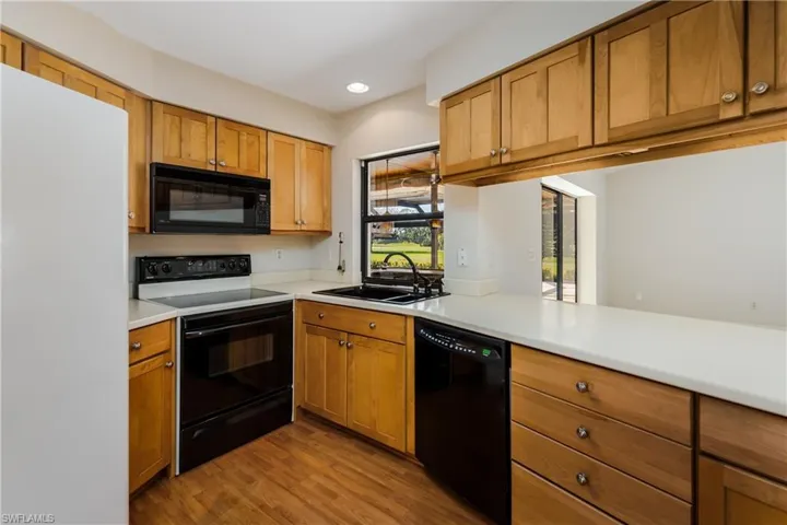 1268  Foxfire  LN, Naples, FL 34104