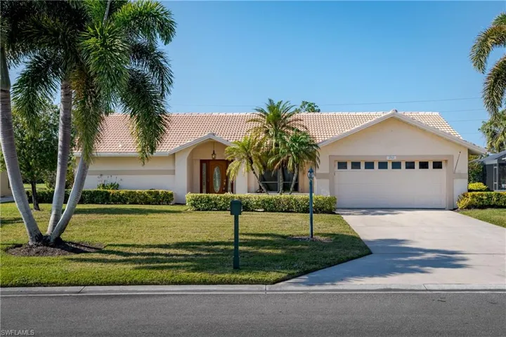 1268  Foxfire  LN, Naples, FL 34104