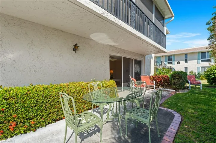245  Palm  DR, Naples, FL 34112
