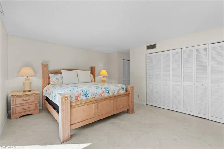 245  Palm  DR, Naples, FL 34112