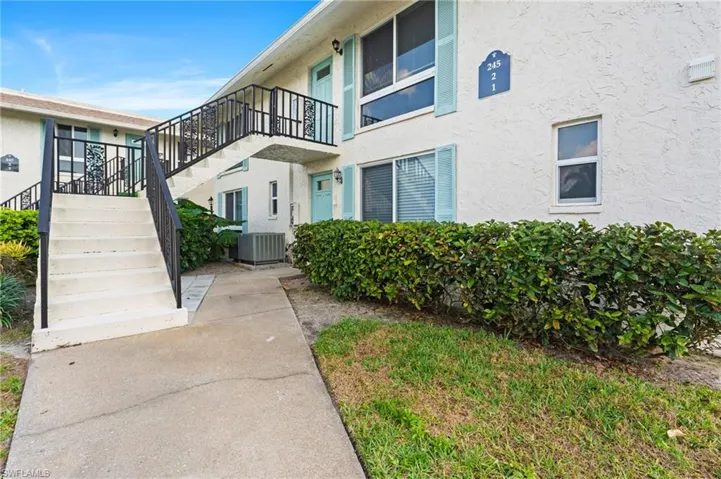 245  Palm  DR, Naples, FL 34112