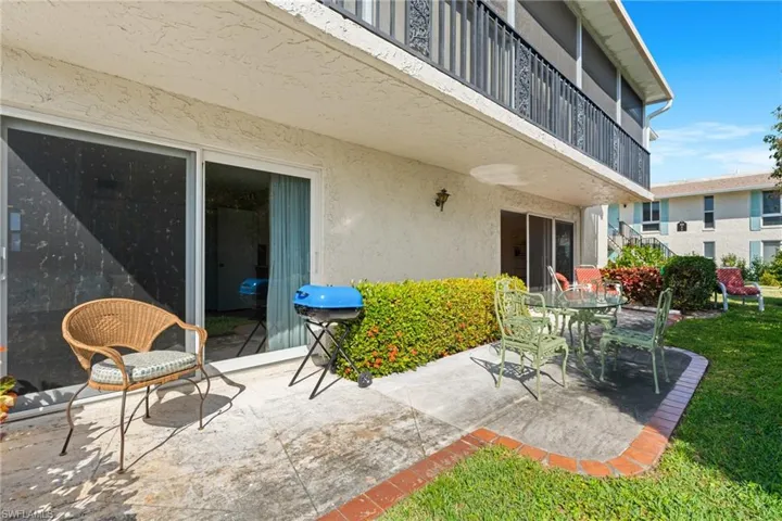 245  Palm  DR, Naples, FL 34112