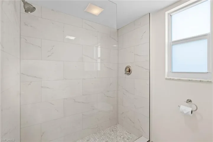 245  Palm  DR, Naples, FL 34112