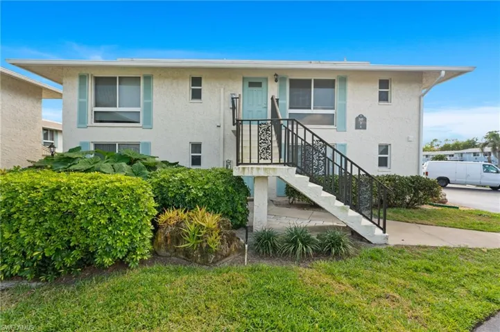 245  Palm  DR, Naples, FL 34112