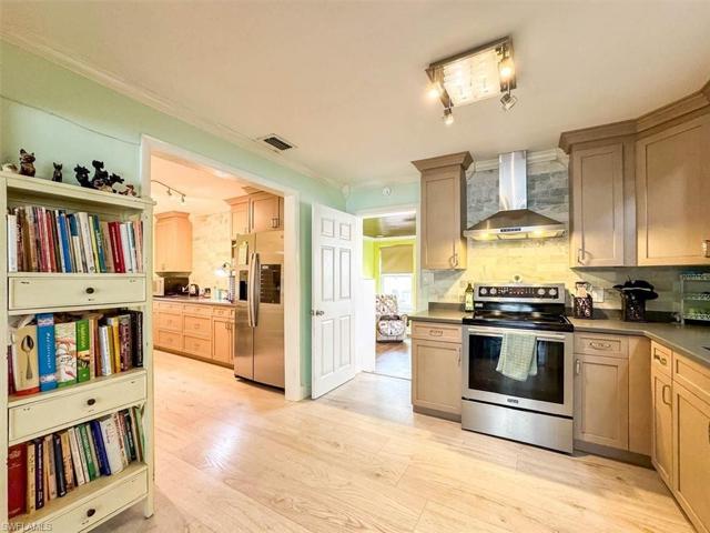 257 & 259  Evergreen  RD, North Fort Myers, FL 33903