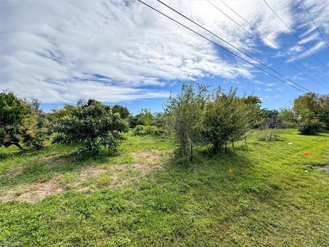 257 & 259  Evergreen  RD, North Fort Myers, FL 33903