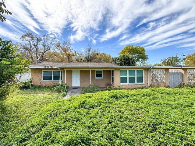 257 & 259  Evergreen  RD, North Fort Myers, FL 33903