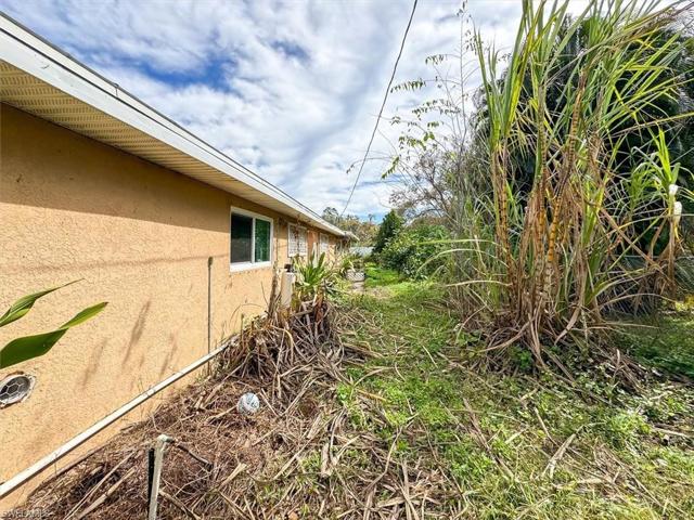 257 & 259  Evergreen  RD, North Fort Myers, FL 33903