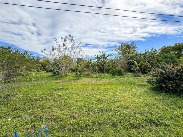 257 & 259  Evergreen  RD, North Fort Myers, FL 33903