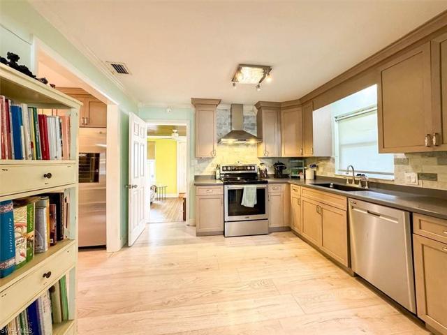 257 & 259  Evergreen  RD, North Fort Myers, FL 33903