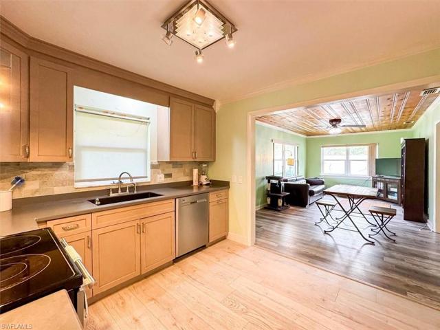 257 & 259  Evergreen  RD, North Fort Myers, FL 33903