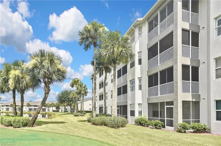 View of apartment building / complex