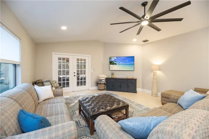 552  97th N AVE, Naples, FL 34108
