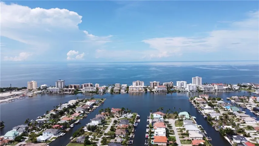 552  97th N AVE, Naples, FL 34108