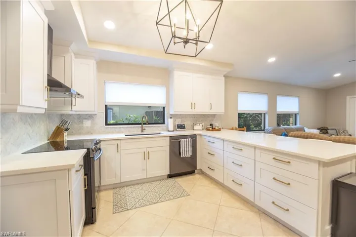 552  97th N AVE, Naples, FL 34108