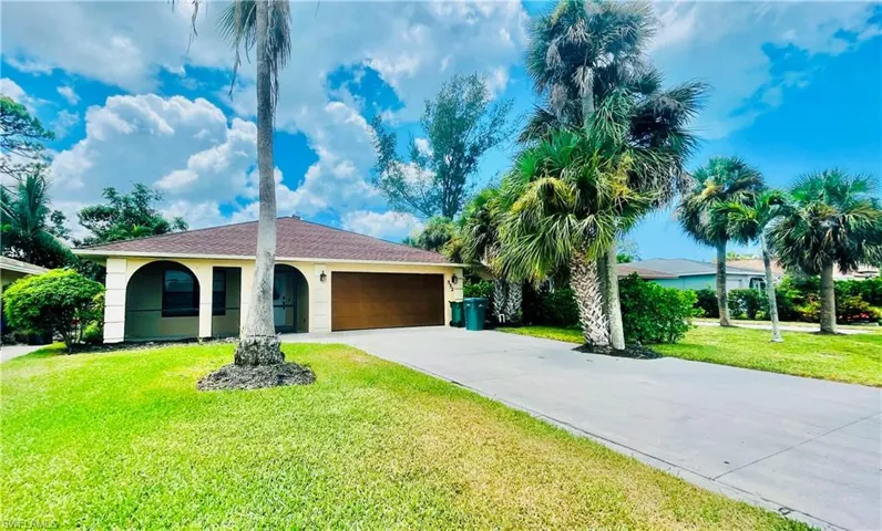 552  97th N AVE, Naples, FL 34108