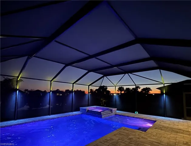 Integrated pool / hot tub
