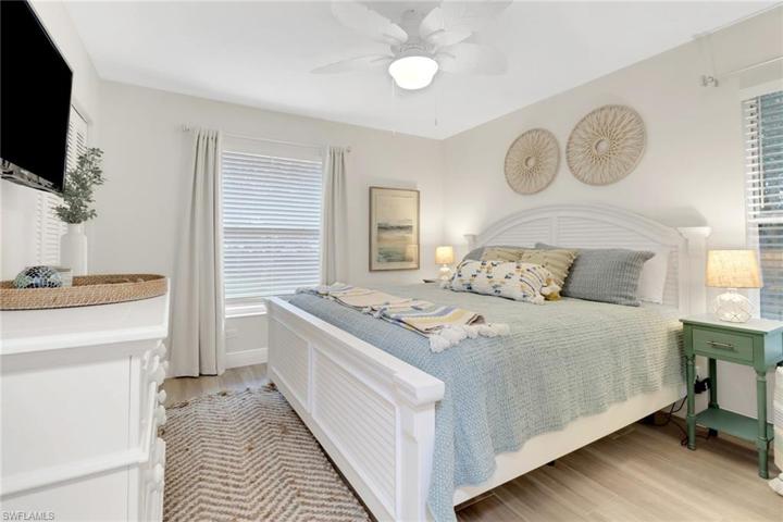 725 Landover CT # 201, NAPLES FL 34104