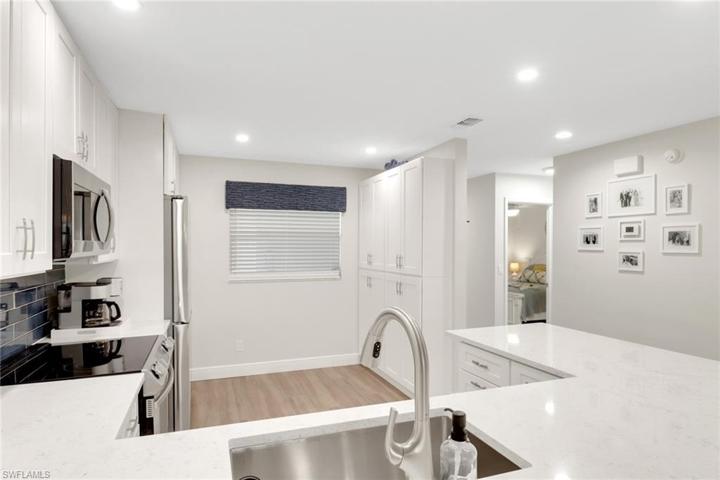 725 Landover CT # 201, NAPLES FL 34104