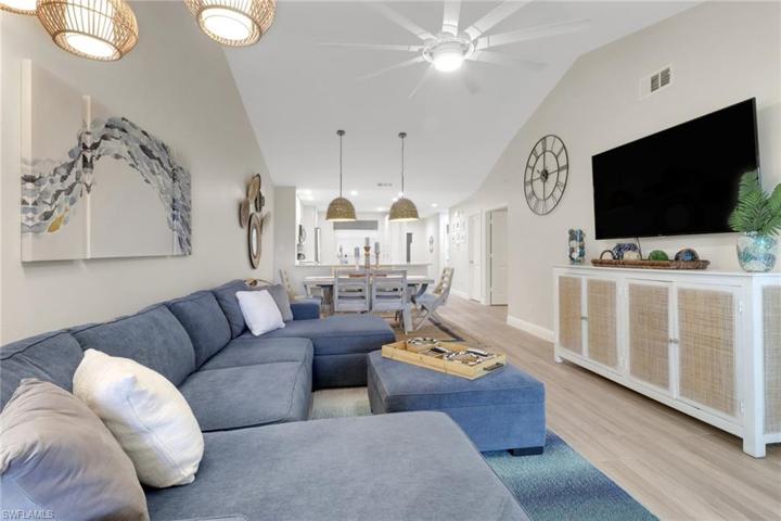 725 Landover CT # 201, NAPLES FL 34104