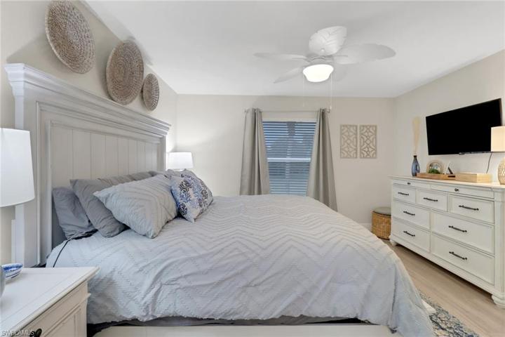 725 Landover CT # 201, NAPLES FL 34104
