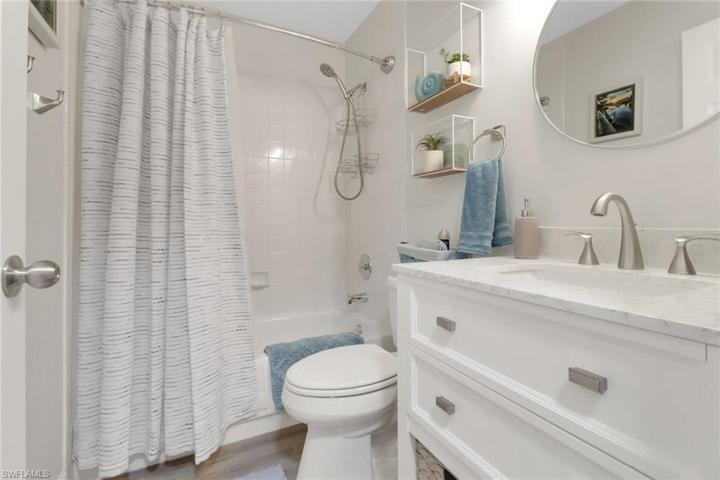 725 Landover CT # 201, NAPLES FL 34104