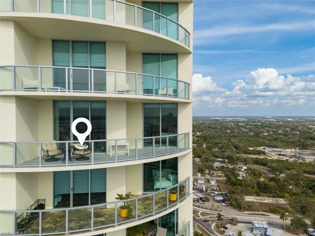 View of apartment building / complex