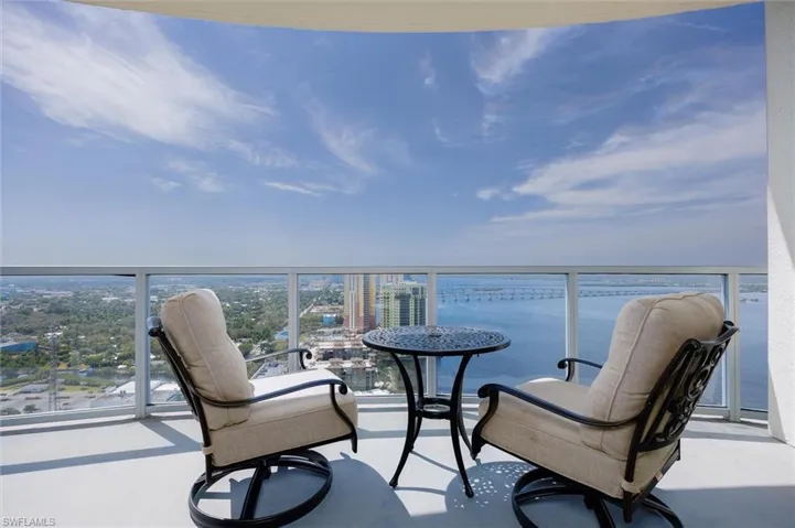 Balcony featuring a city view