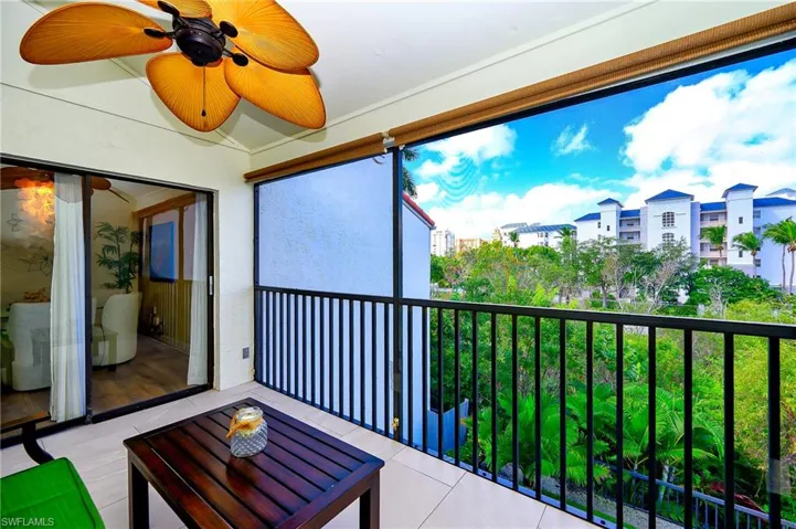 586 Beachwalk Cir O-305, Naples, Florida 34108