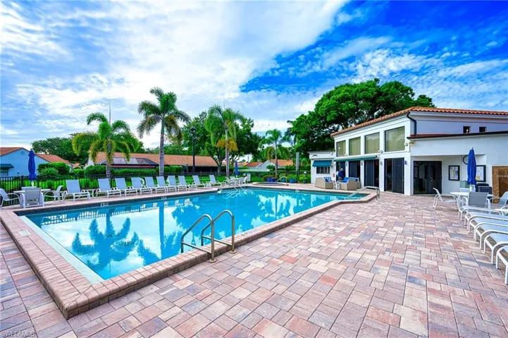 586 Beachwalk Cir O-305, Naples, Florida 34108