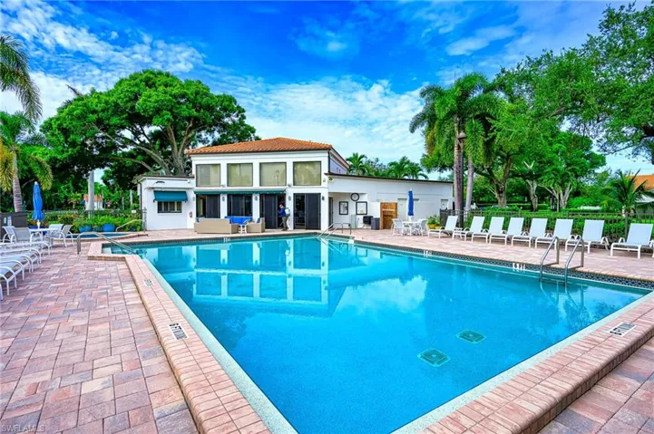 586 Beachwalk Cir O-305, Naples, Florida 34108