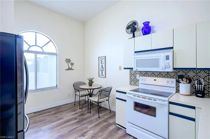 586 Beachwalk Cir O-305, Naples, Florida 34108