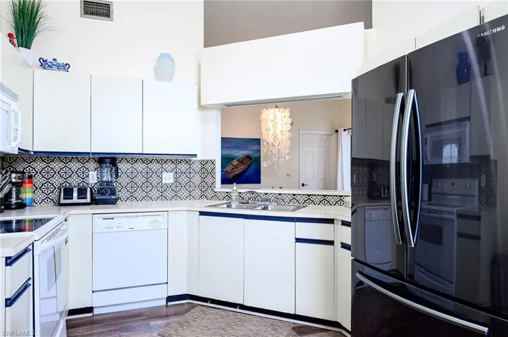 586 Beachwalk Cir O-305, Naples, Florida 34108