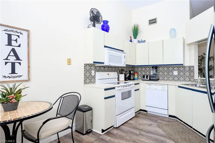 586 Beachwalk Cir O-305, Naples, Florida 34108