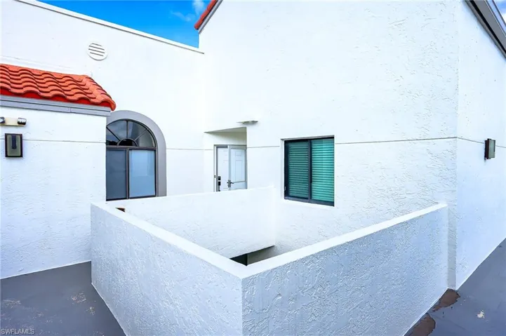 586 Beachwalk Cir O-305, Naples, Florida 34108