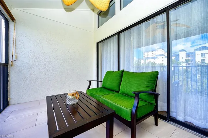 586 Beachwalk Cir O-305, Naples, Florida 34108
