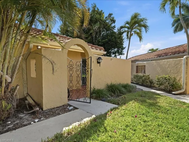 Gate with a yard