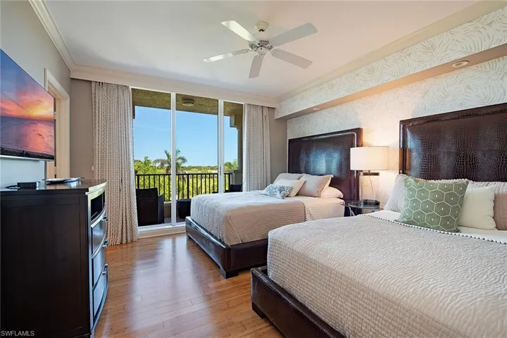 8990  Bay Colony  DR, Naples, FL 34108