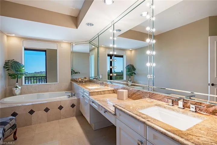 8990  Bay Colony  DR, Naples, FL 34108