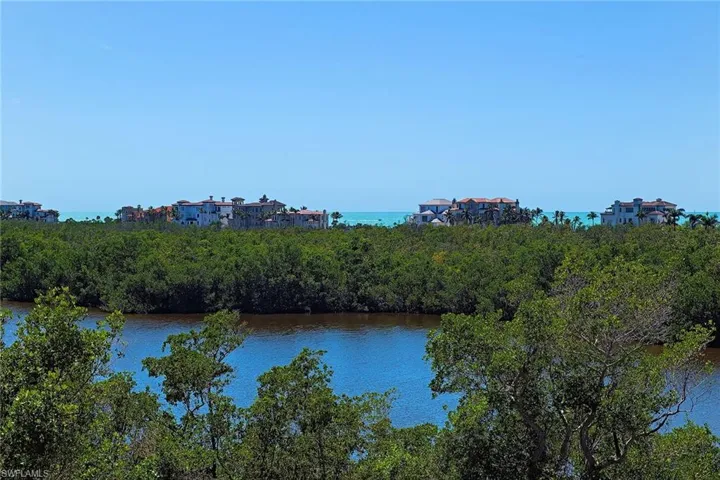 8990  Bay Colony  DR, Naples, FL 34108