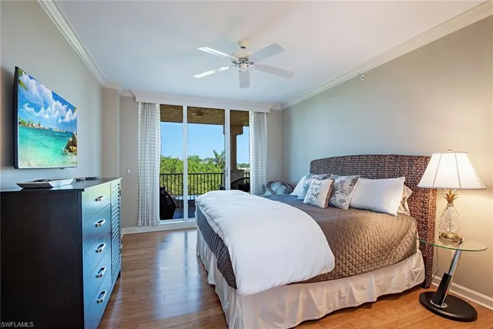 8990  Bay Colony  DR, Naples, FL 34108