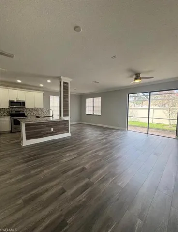 7614  Bristol  CIR, Naples, FL 34120