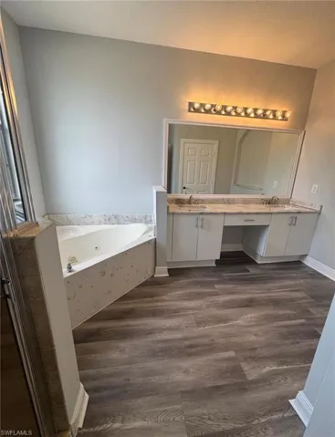 7614  Bristol  CIR, Naples, FL 34120