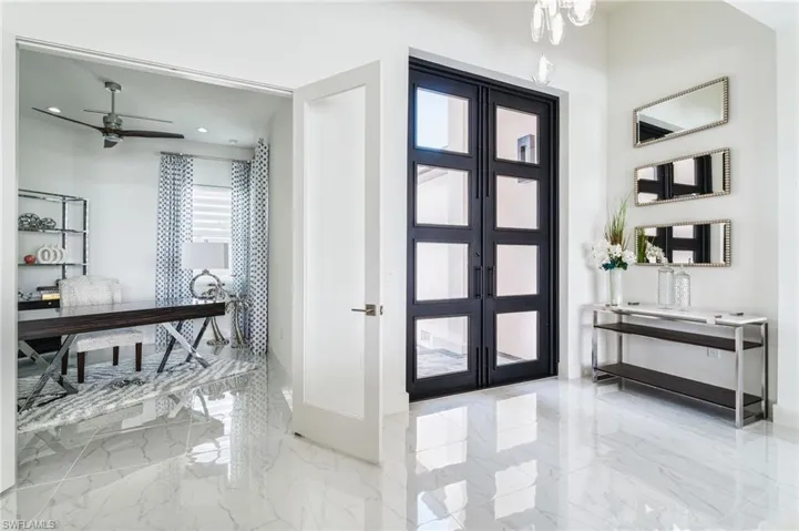Foyer/Den