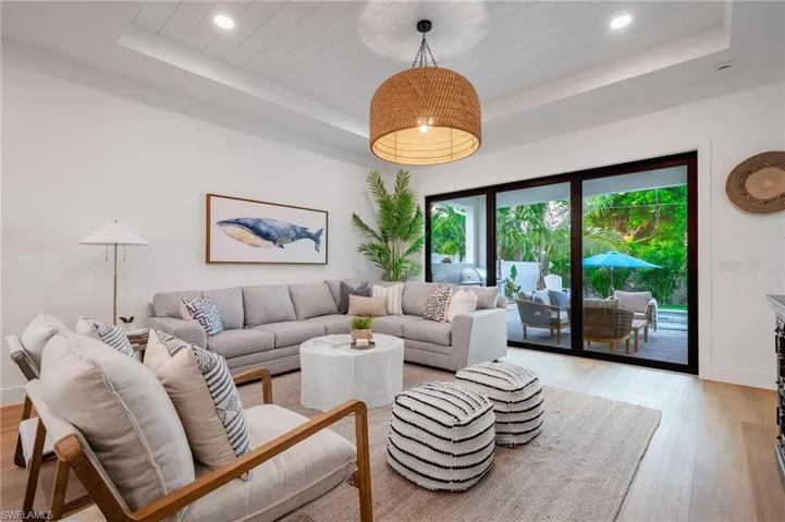 Opens to covered lanai