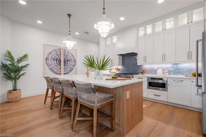 Breakfast bar