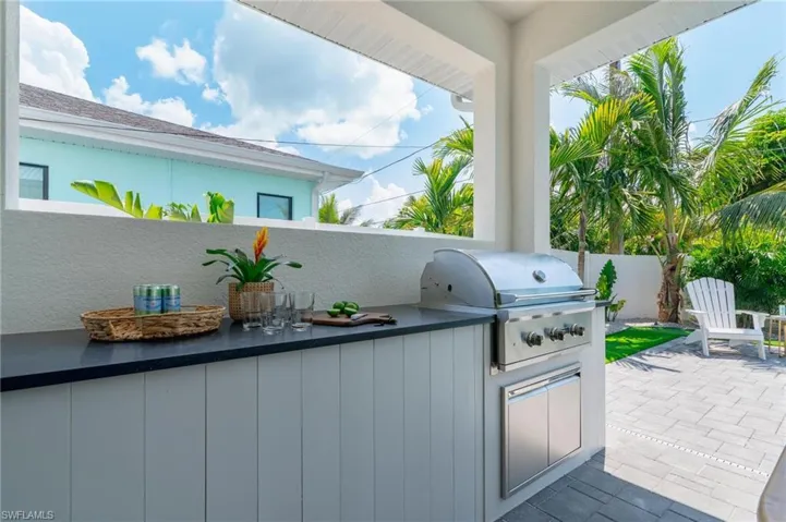 Outdoor kitchen includes built in grill