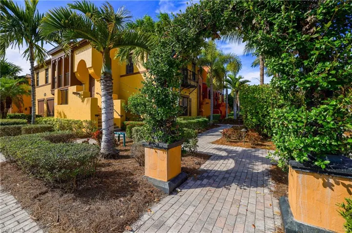 9041 Alturas St 3803, Naples, Florida 34113