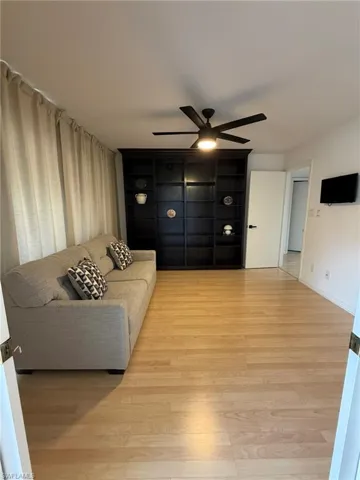 576 Retreat Dr 201, Naples, Florida 34110